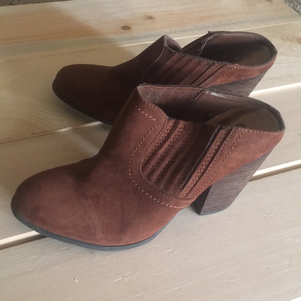 Brown Mules